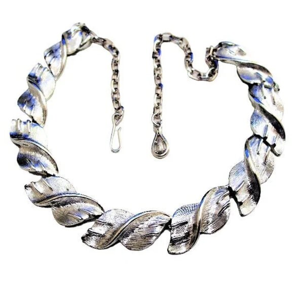 Coro Wavy Link Necklace Choker Silver Tone - Picture 2 of 4